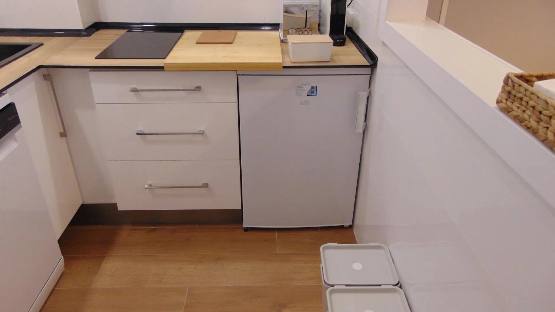 Airport Madrid Plenilunio Suites Beige Apartment