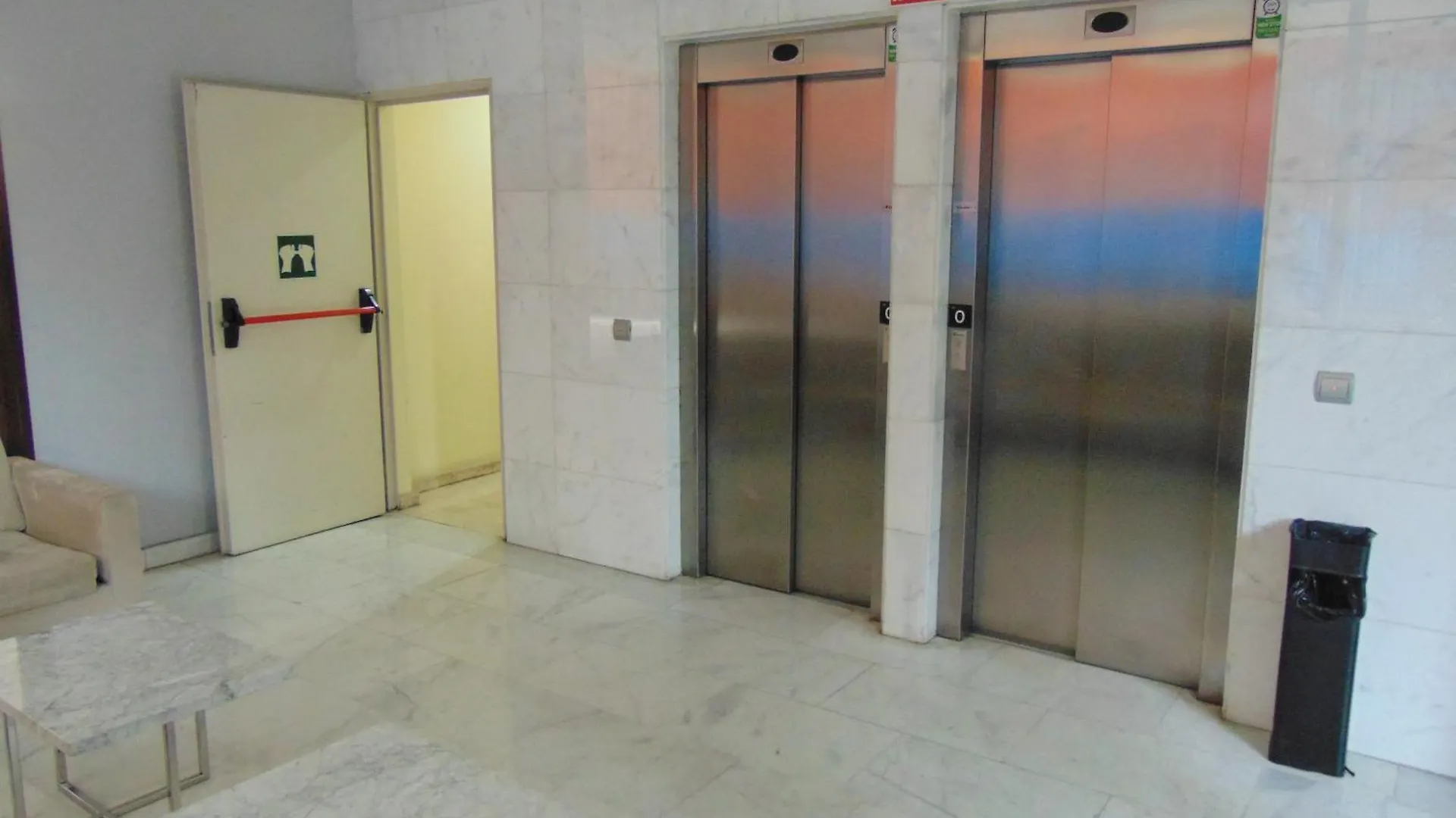 Airport Madrid Plenilunio Suites Beige Apartment