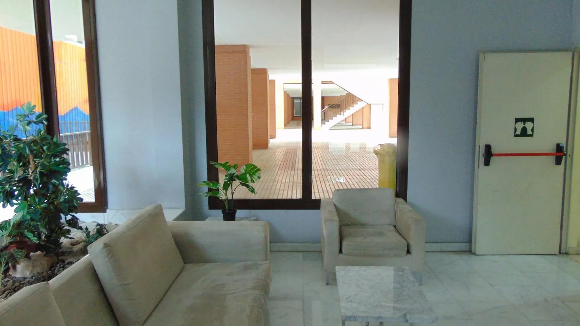 Airport Madrid Plenilunio Suites Beige
