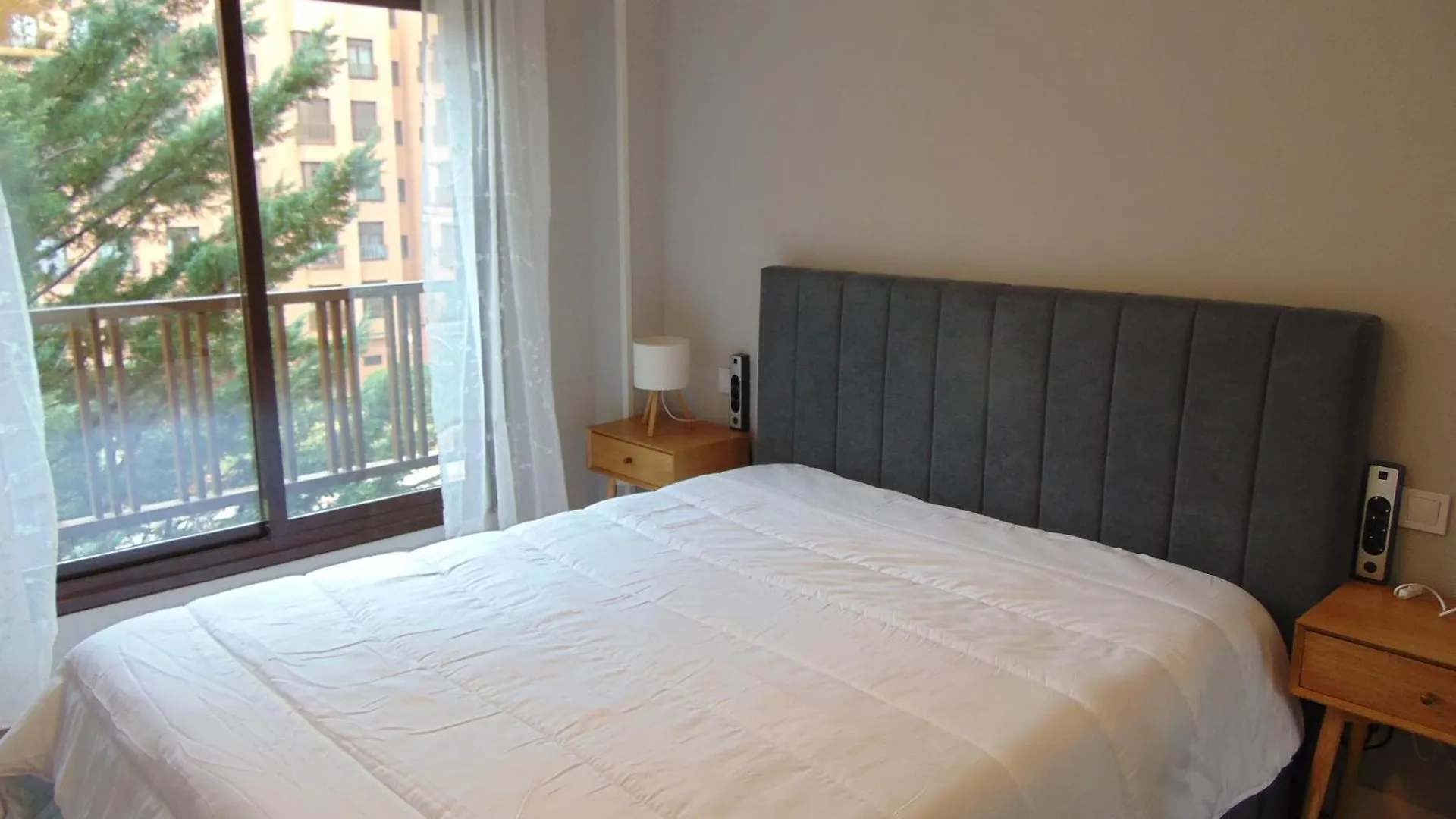 Airport Madrid Plenilunio Suites Beige Apartment