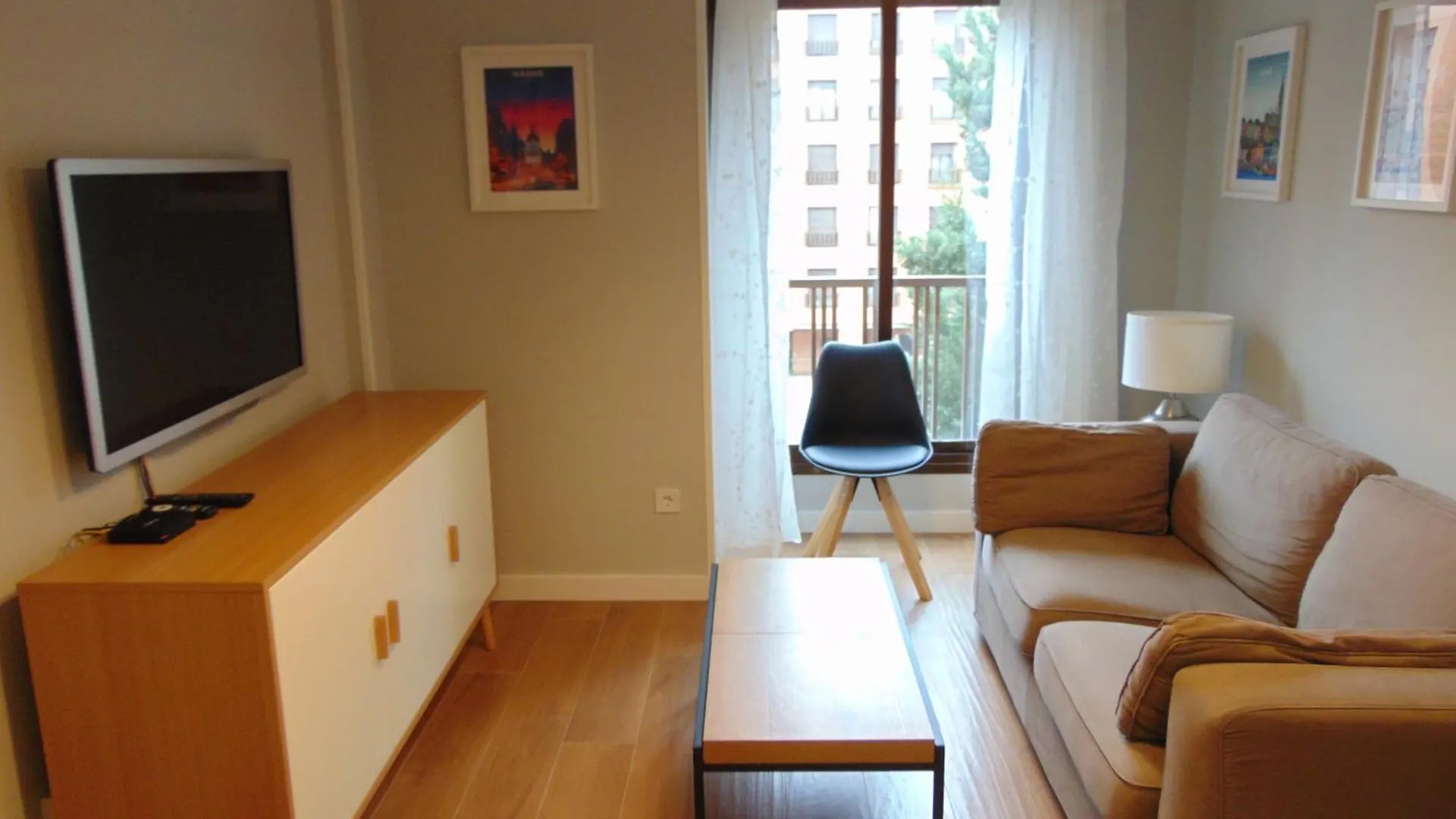 Airport Madrid Plenilunio Suites Beige location