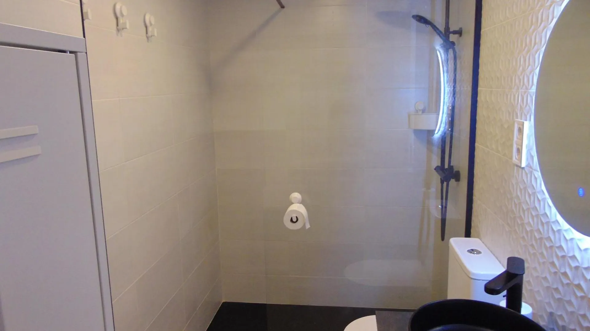 Airport Madrid Plenilunio Suites Beige 0*,