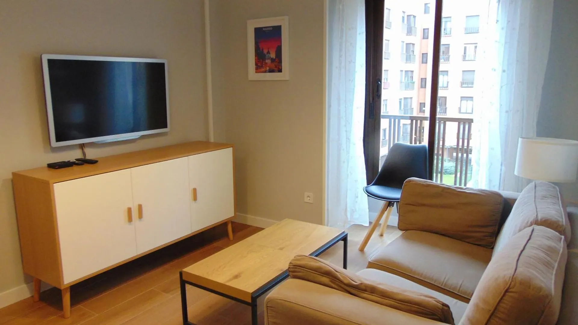 Airport Madrid Plenilunio Suites Beige 0*,