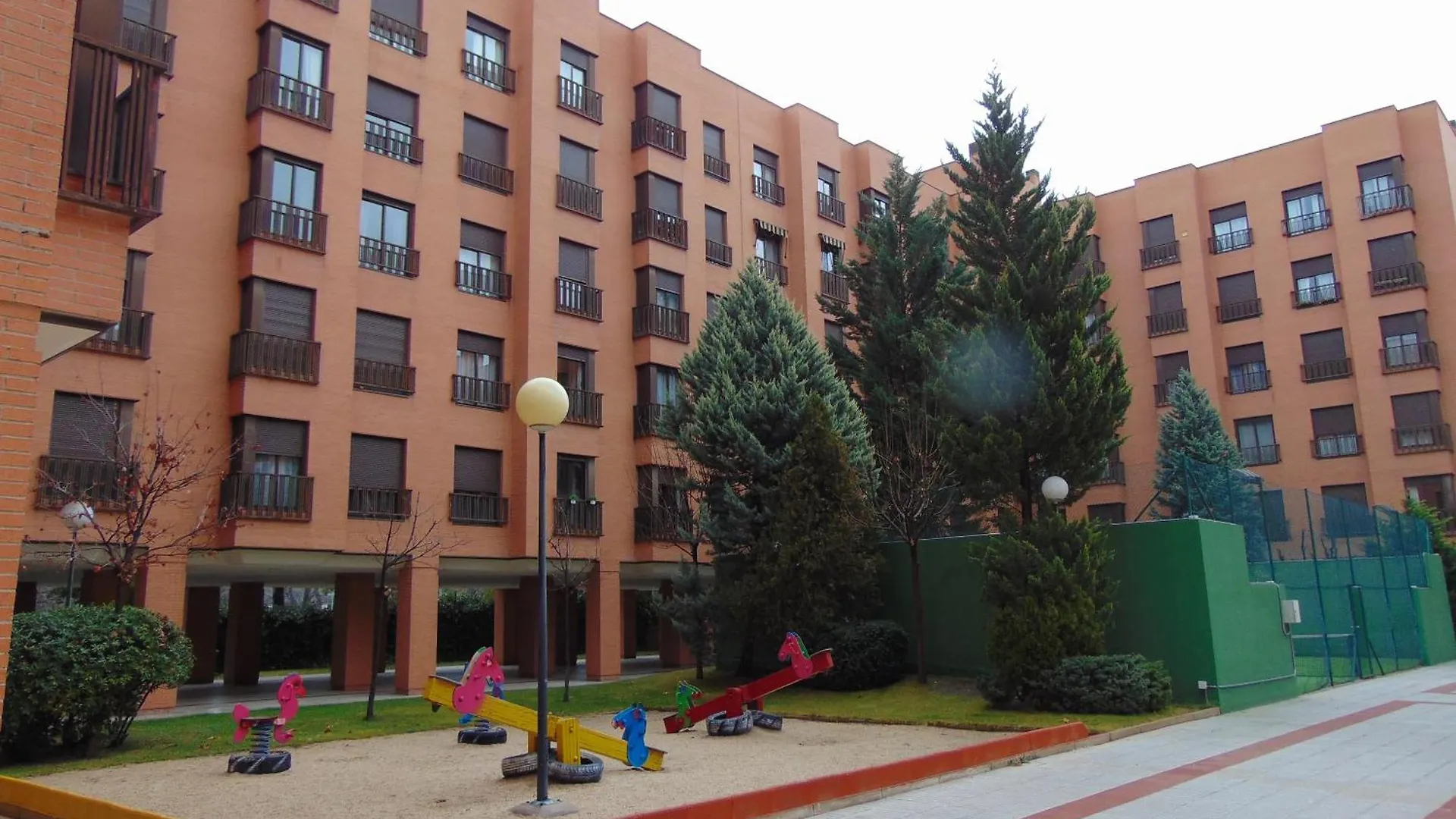 Airport Madrid Plenilunio Suites Beige Apartment