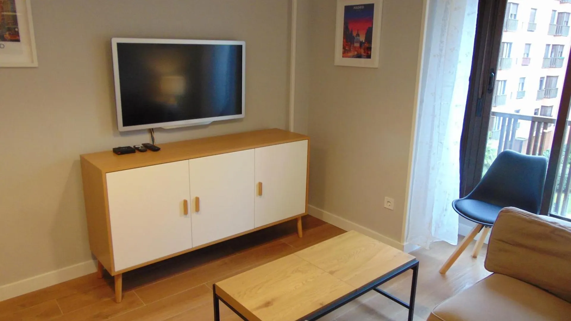 Airport Madrid Plenilunio Suites Beige