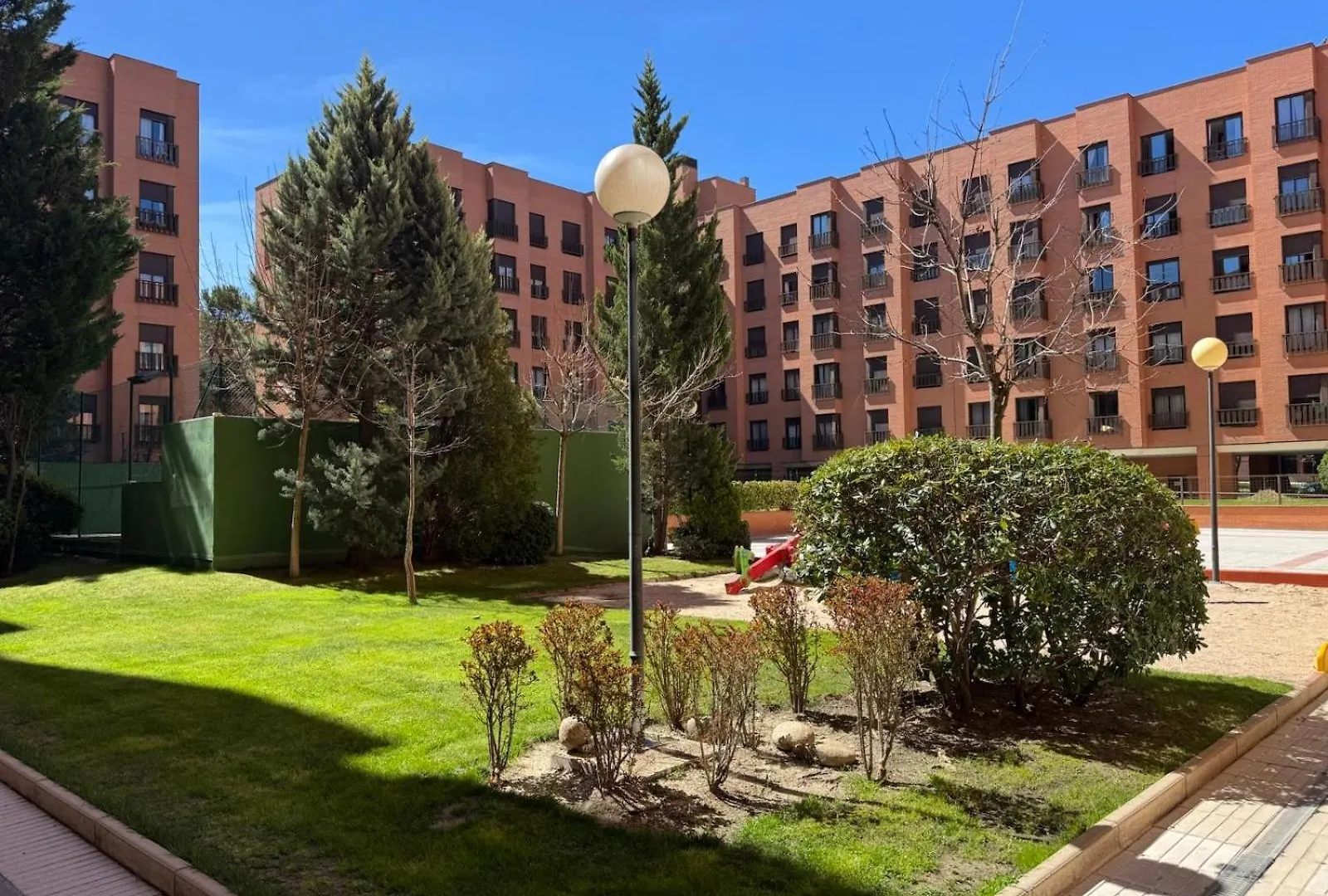 Airport Madrid Plenilunio Suites Beige 0*,